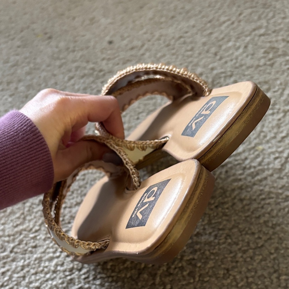Dolce Vita Juneau Women's Cream and Tan Crisscross Sandals size 6.5 - Picture 2 of 6